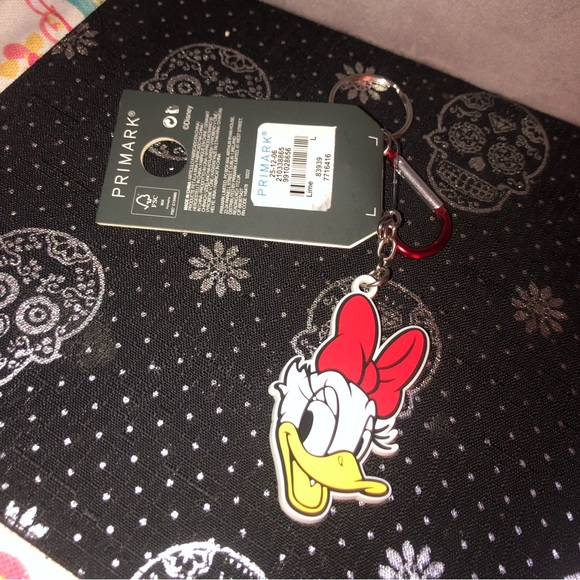 Daisy Duck travel dangle Keychain - Picture 2 of 4